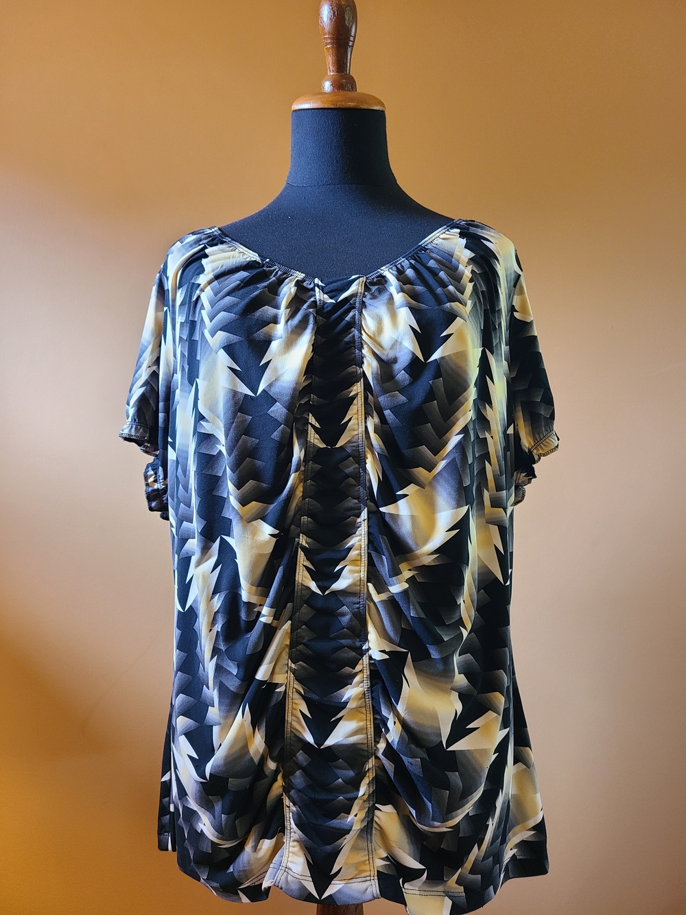 Worthington Black & Cream Geometric Short Sleeve Top